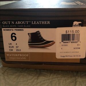 NWT Sorel Out N About Leather Boots Women’s size 6
